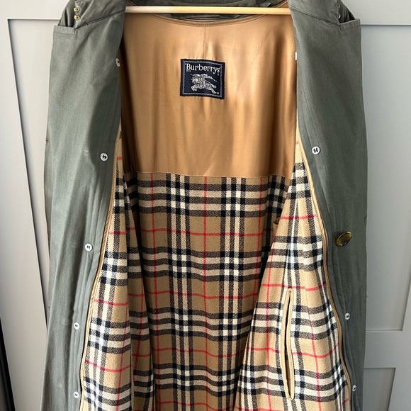 Burberrys Men’s Olive Green trench coat with zip out wool lining. Size 40 L - Picture 8 of 16
